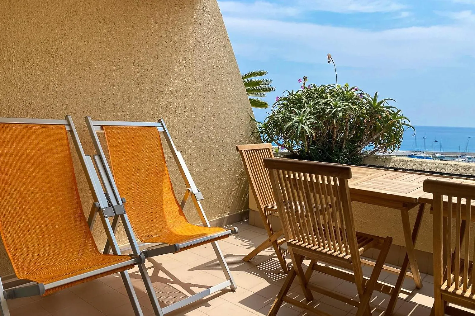 Mansfield Vue Carte Postale Terrasse Piscine 2 Appartement Menton 0*,  Frankrijk